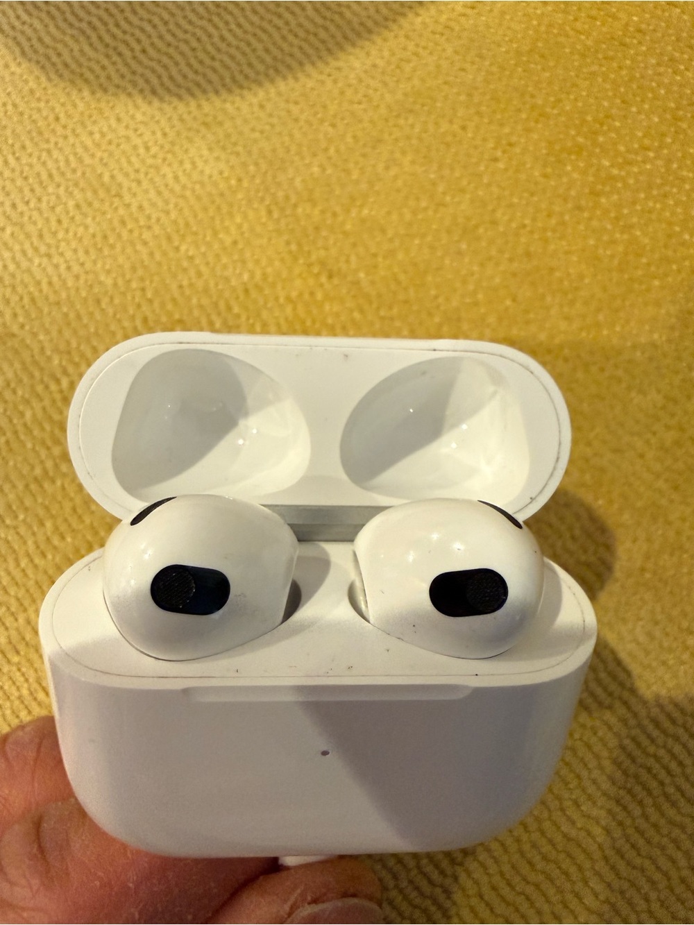 Apple AirPods 3 rd generation Wireless Earbuds with MagSafe Charging Case